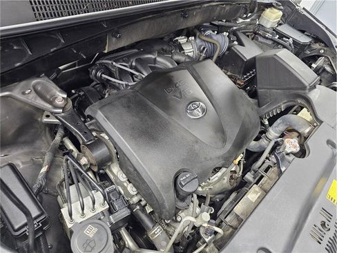 Used 2018 Toyota Highlander XLE image 18