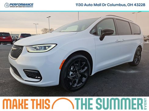 New 2026 Chrysler Pacifica Select w/ S Appearance Package FWD image 3