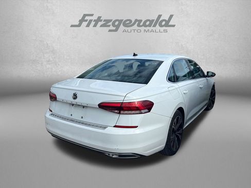 Used 2022 Volkswagen Passat 2.0T SE FWD image 4