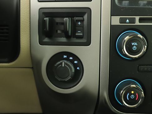 Used 2017 Ford Expedition XLT w/ Equipment Group 202A image 23