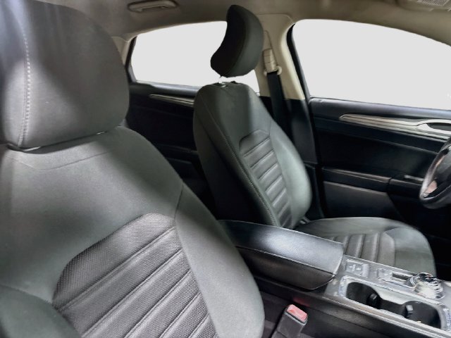 Used 2019 Ford Fusion SE FWD image 22