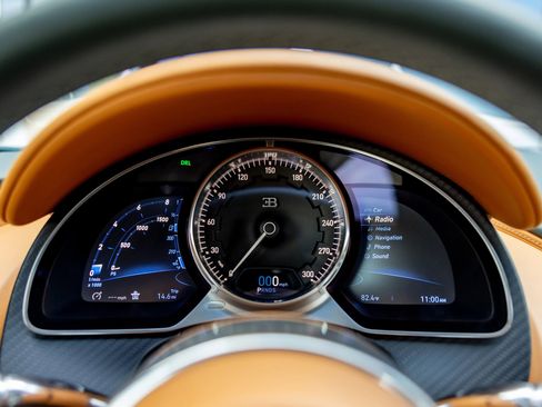 Used 2018 Bugatti Chiron image 18