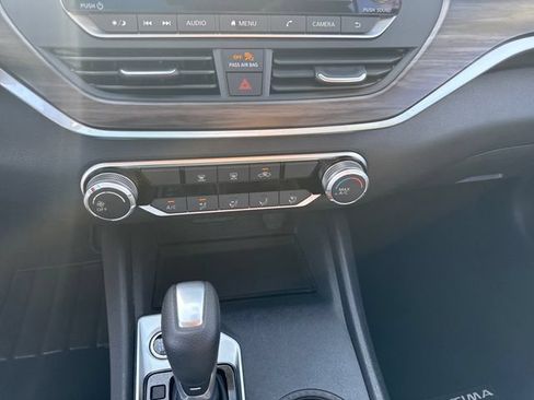 Used 2025 Nissan Altima 2.5 SV FWD image 18