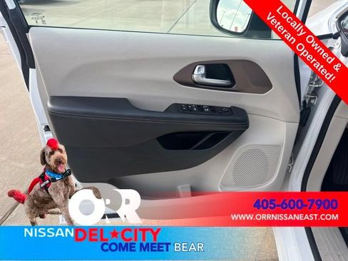 Used 2023 Chrysler Voyager LX FWD image 15