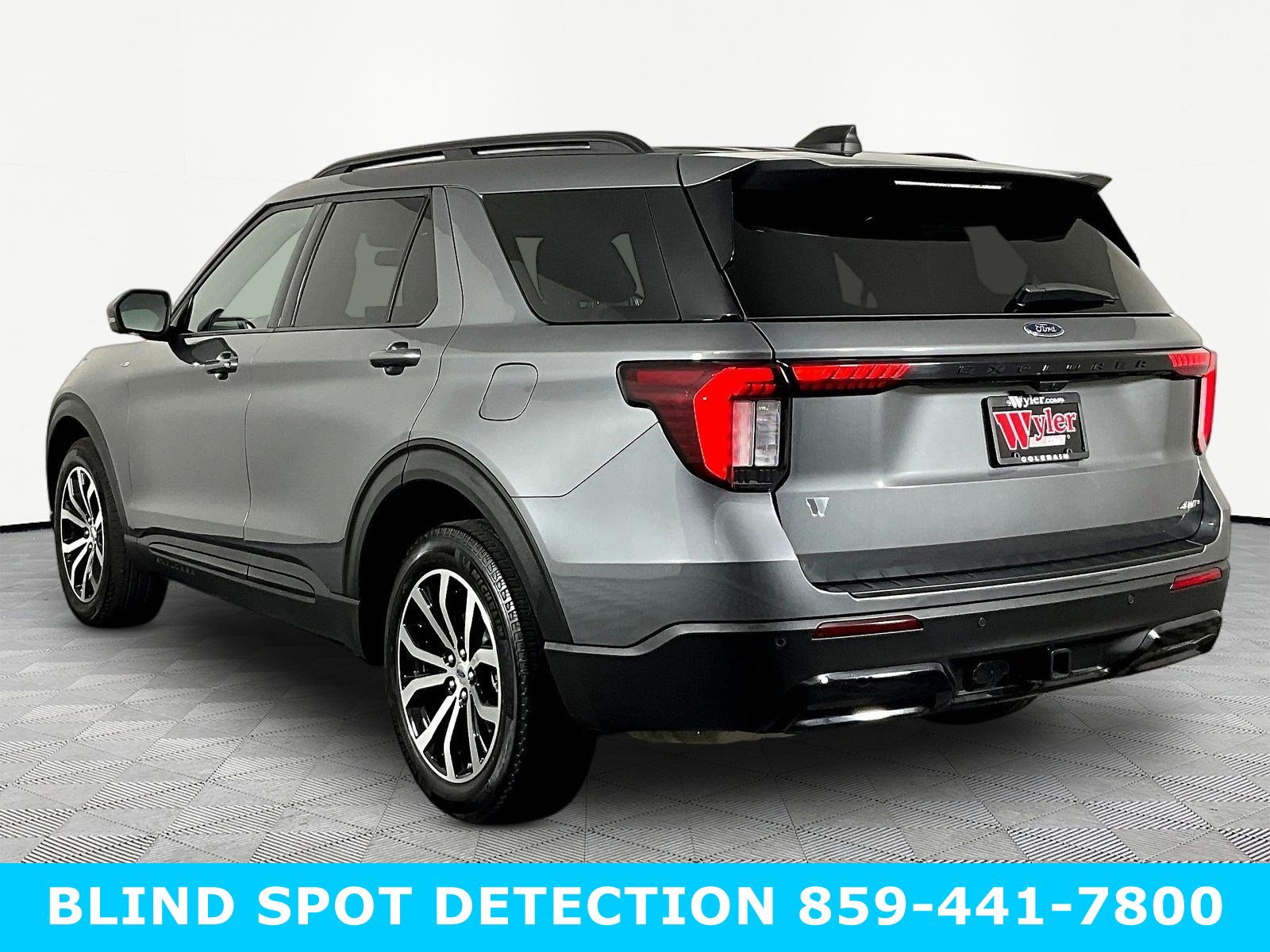 Used 2025 Ford Explorer ST-Line AWD/4WD image 4