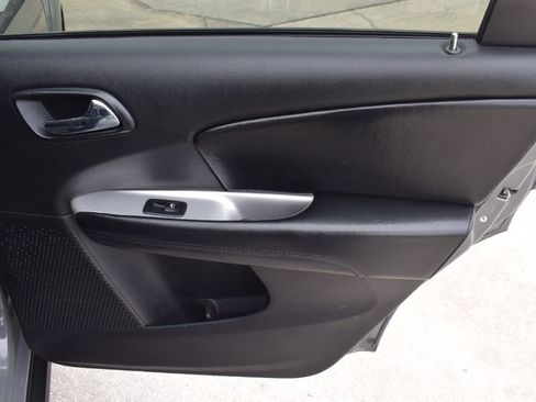 Used 2019 Dodge Journey SE FWD image 12