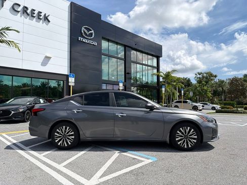Used 2024 Nissan Altima 2.5 SV FWD image 3