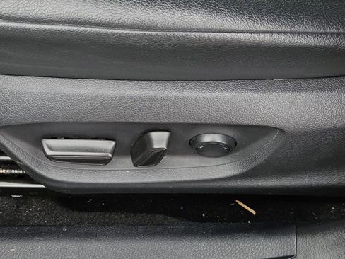 Used 2021 Toyota Camry SE w/ Cold Weather Package image 27