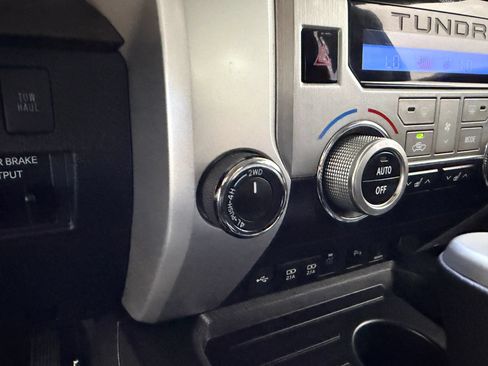 Used 2020 Toyota Tundra Limited w/ Limited Premium Package AWD/4WD image 28