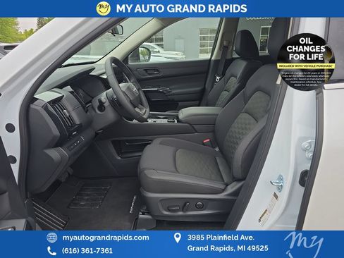 Used 2026 Nissan Pathfinder SV AWD/4WD image 9