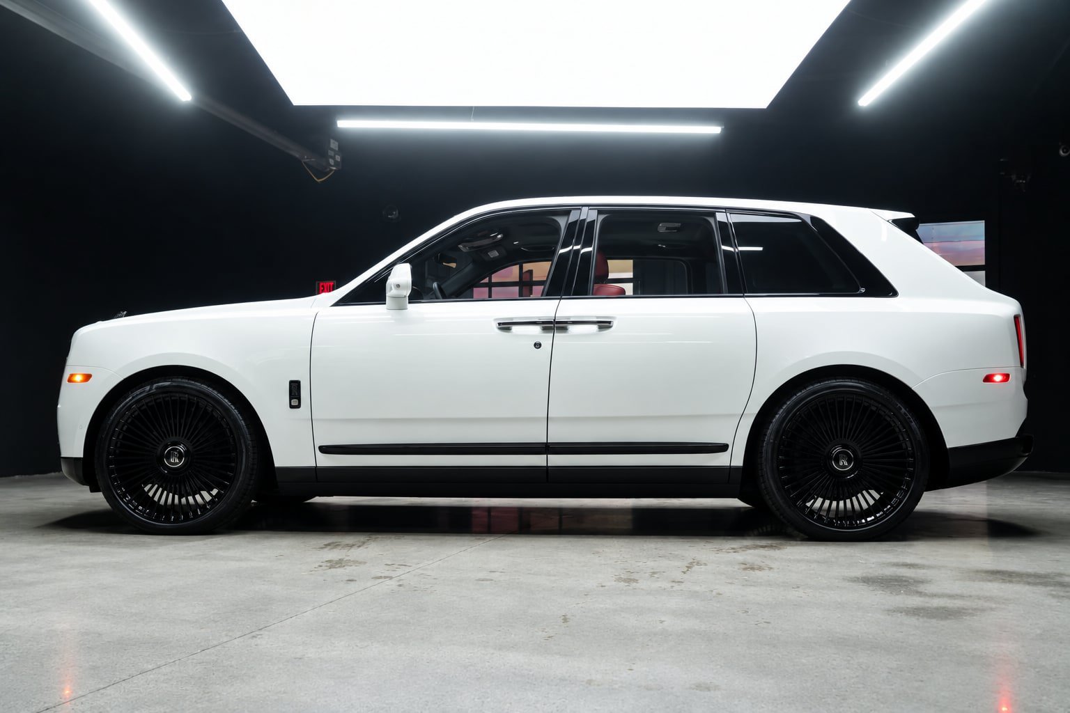 Used 2023 Rolls-Royce Cullinan Black Badge AWD/4WD image 13