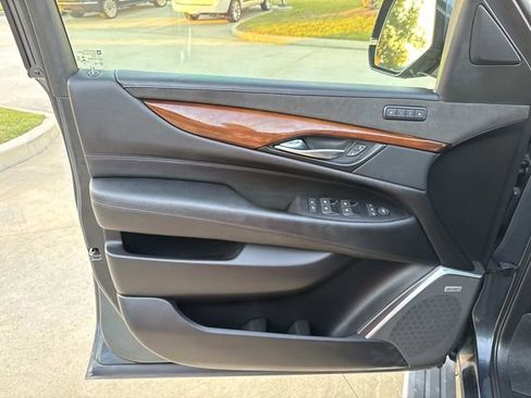 Used 2019 Cadillac Escalade ESV Premium Luxury w/ LPO, Radiant Package image 21