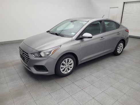 Used 2021 Hyundai Accent SE FWD image 2