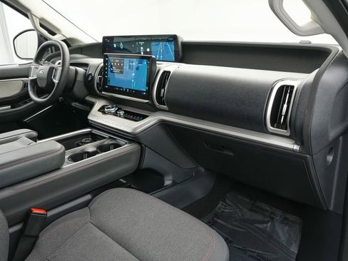 Certified 2025 Ford Expedition Active AWD/4WD image 29
