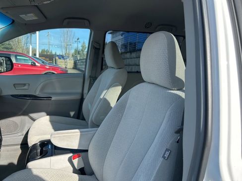 Used 2013 Toyota Sienna LE image 8