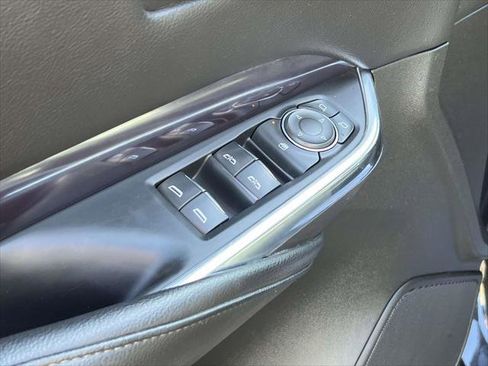 Certified 2023 Cadillac XT4 Luxury w/ Cold Weather Package image 15