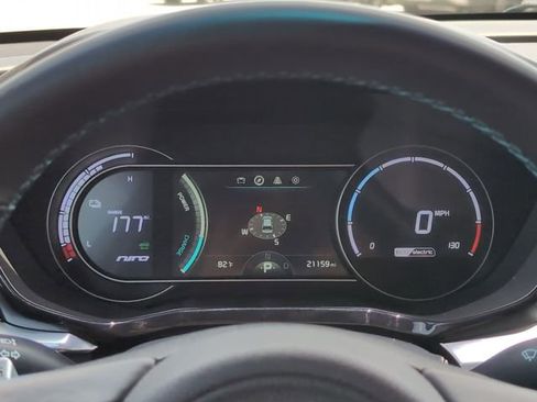 Used 2022 Kia Niro EX Premium FWD image 22