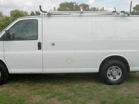 Used 2013 Chevrolet Express 2500 w/ Cold Climate Package image 8