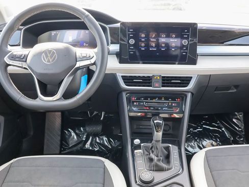 New 2025 Volkswagen Taos SE image 35