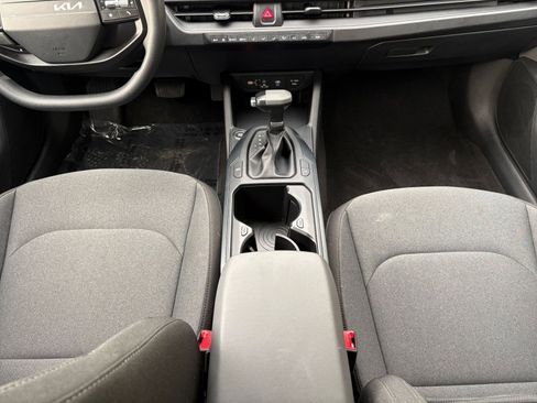 Used 2025 Kia K4 LXS image 40