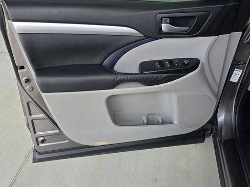 Used 2015 Toyota Highlander XLE FWD image 35