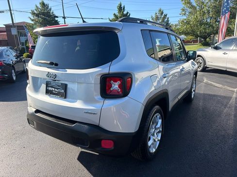 Used 2015 Jeep Renegade Latitude FWD image 5
