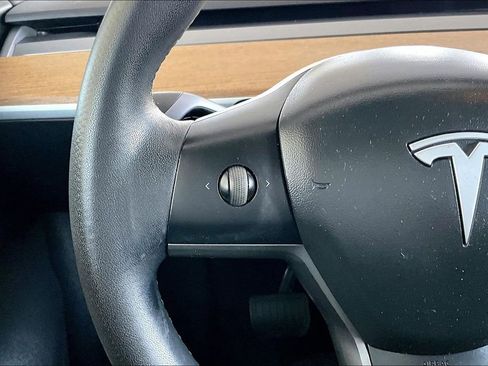 Used 2021 Tesla Model Y Long Range image 11