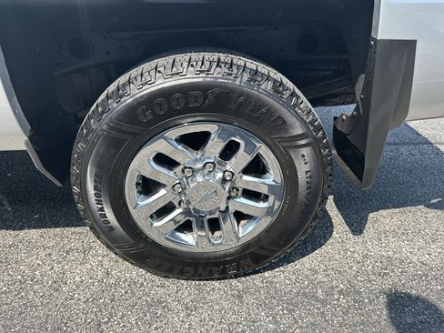 Used 2019 Chevrolet Silverado 2500 LT w/ LT Convenience Package AWD/4WD image 11
