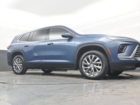 Used 2025 Buick Enclave Preferred FWD image 23