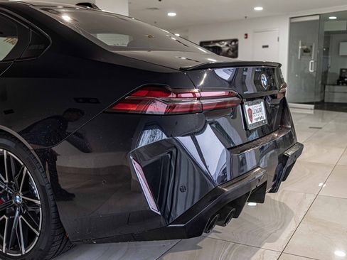 Used 2025 BMW M5 w/ Carbon Package image 14