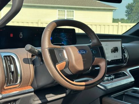 Used 2025 Ford Expedition King Ranch AWD/4WD image 19