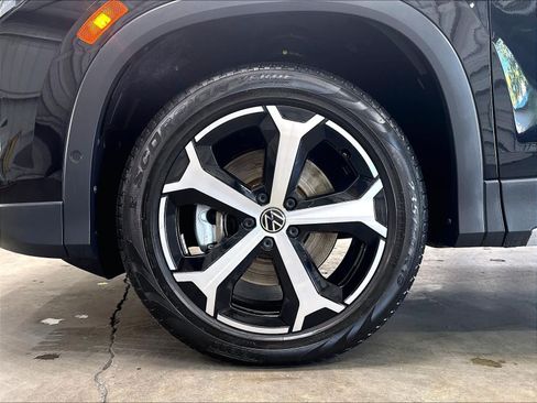 Certified 2026 Volkswagen Tiguan SE AWD/4WD image 35