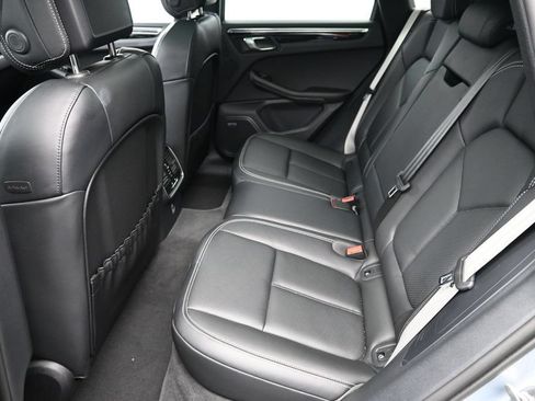 Certified 2025 Porsche Macan AWD/4WD image 7