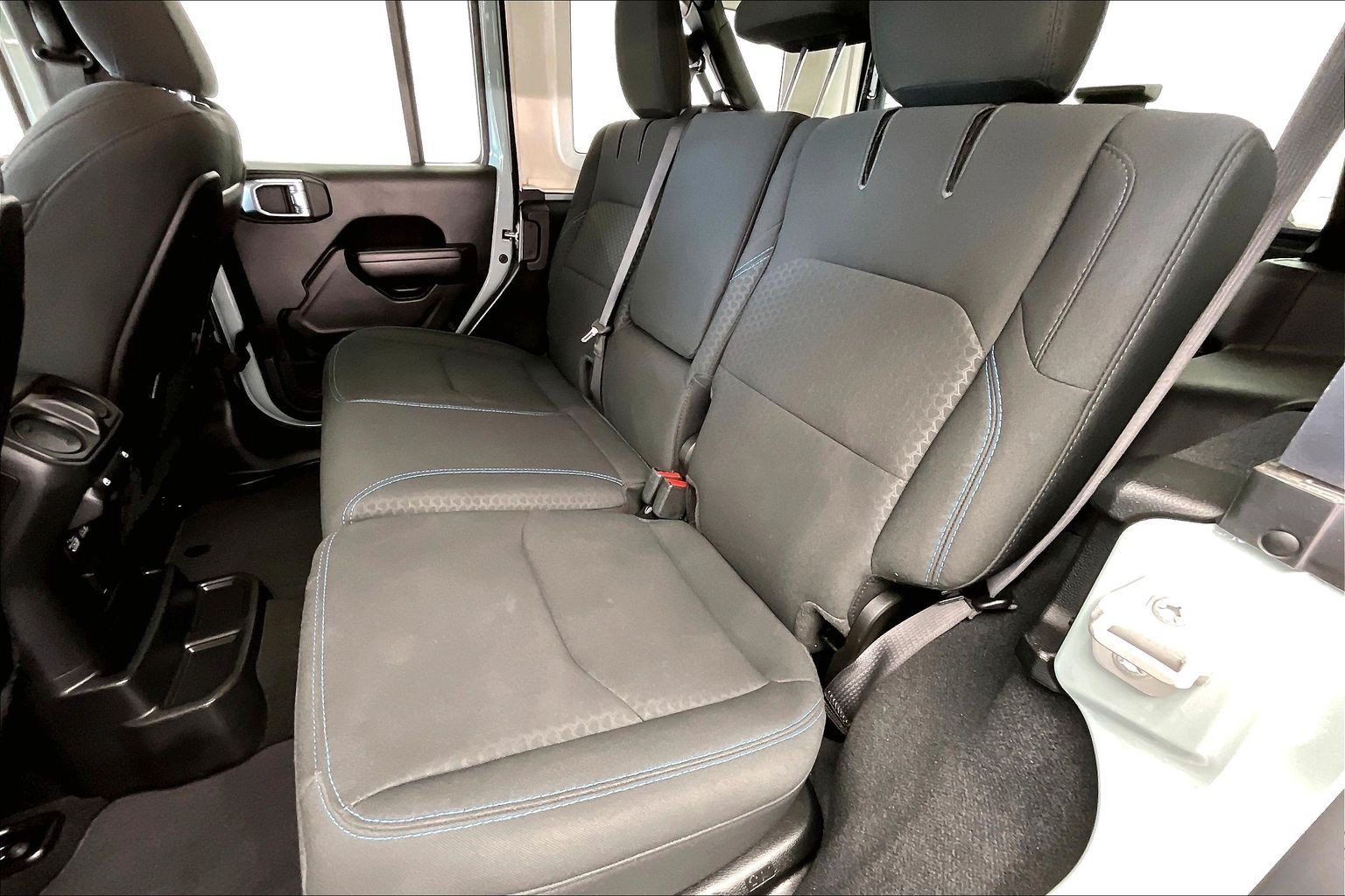 Used 2024 Jeep Wrangler Unlimited Rubicon 4xe w/ Convenience Group AWD/4WD image 19