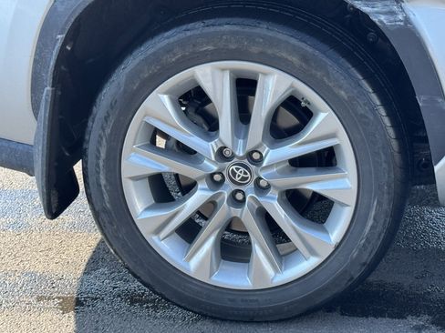 Used 2023 Toyota Highlander Limited image 20