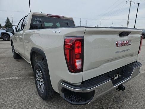 New 2026 GMC Sierra 1500 SLE image 3