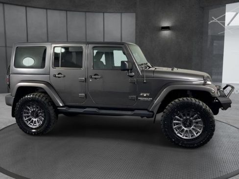 Used 2016 Jeep Wrangler Unlimited Sahara w/ Connectivity Group AWD/4WD image 4