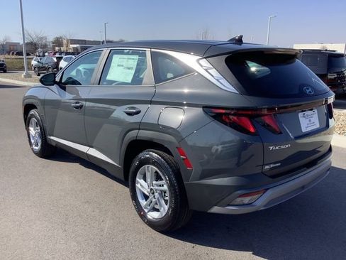 Certified 2025 Hyundai Tucson SE image 8