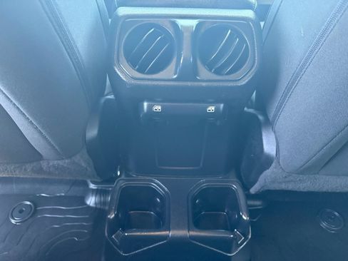 Used 2022 Jeep Wrangler Unlimited Sport AWD/4WD image 18