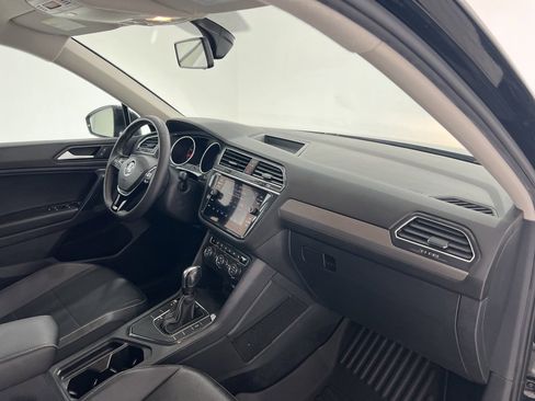 Used 2021 Volkswagen Tiguan SE image 24