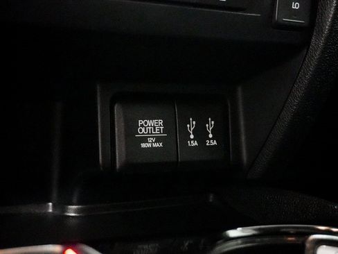 Used 2016 Honda Pilot Touring image 32