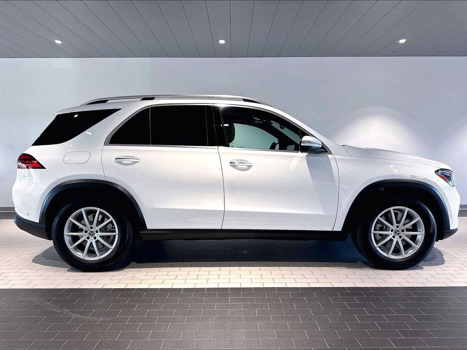 Used 2024 Mercedes-Benz GLE 450 4MATIC image 11
