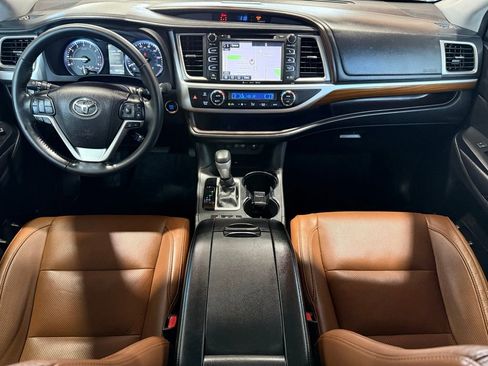 Used 2017 Toyota Highlander Limited FWD image 11