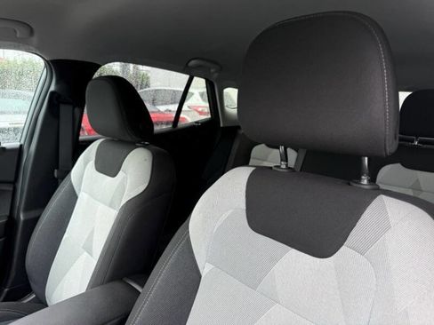 Used 2025 Chevrolet Trax LS image 9