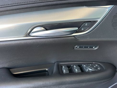 Used 2019 Cadillac XT5 Luxury w/ Sport Package FWD image 11