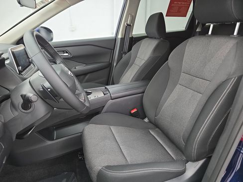 Certified 2025 Nissan Rogue SV image 15