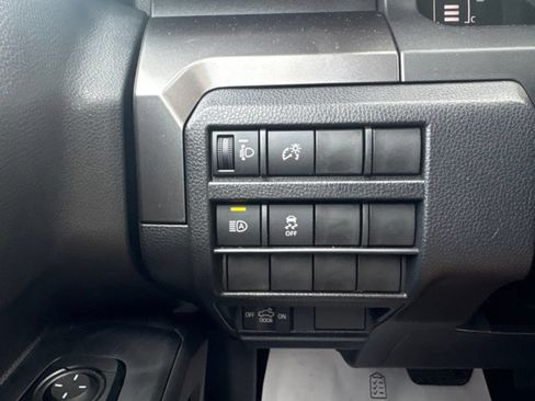 Used 2025 Toyota Tacoma SR5 AWD/4WD image 16