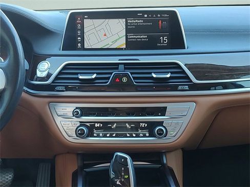 Used 2022 BMW 750i xDrive 750i xDrive image 16