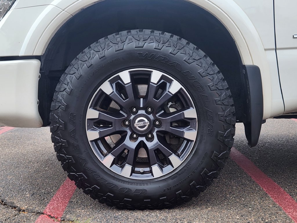 Used 2018 Nissan Titan PRO-4X w/ Pro-4x Convenience Package AWD/4WD image 22