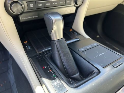 Used 2023 Lexus GX 460 Premium w/ Accessory Package AWD/4WD image 18